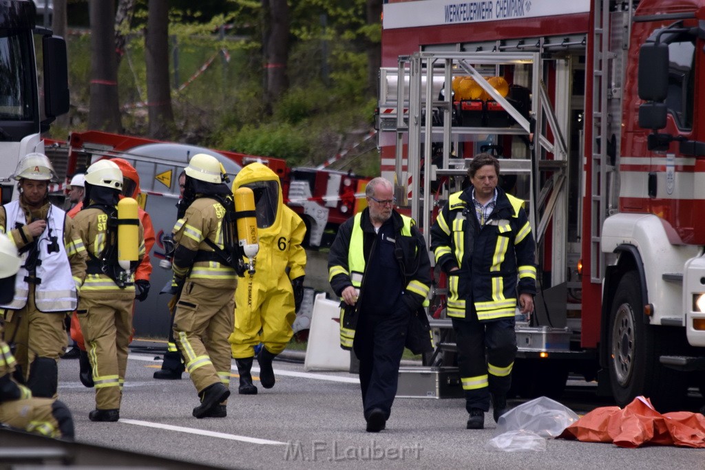 VU Gefahrgut LKW umgestuerzt A 4 Rich Koeln Hoehe AS Gummersbach P157.JPG - Miklos Laubert